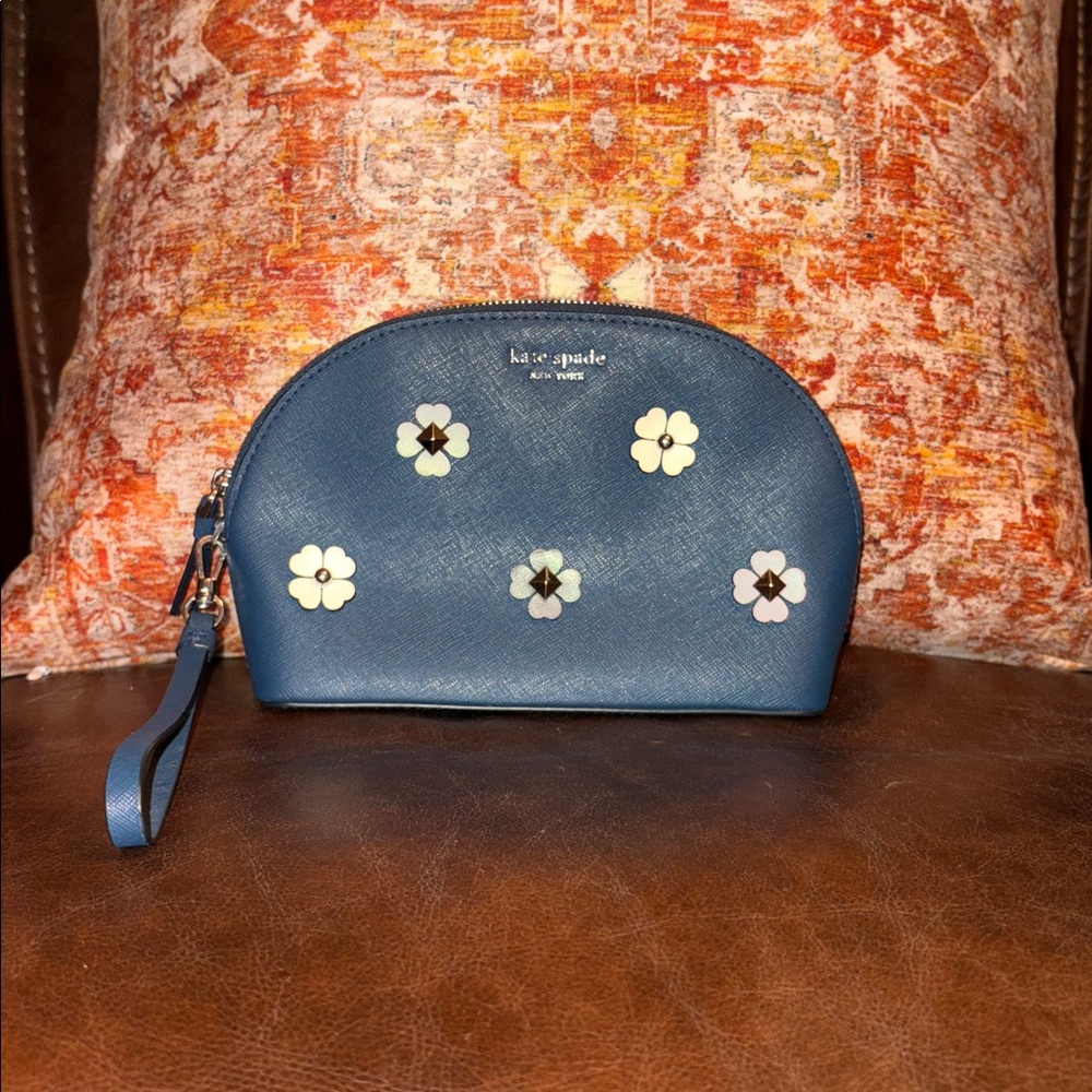 Kate Spade Nee York Medium Dome Cosmetic Bag Blue Floral Cameron Wristlet